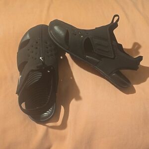 Nike little kids sandals